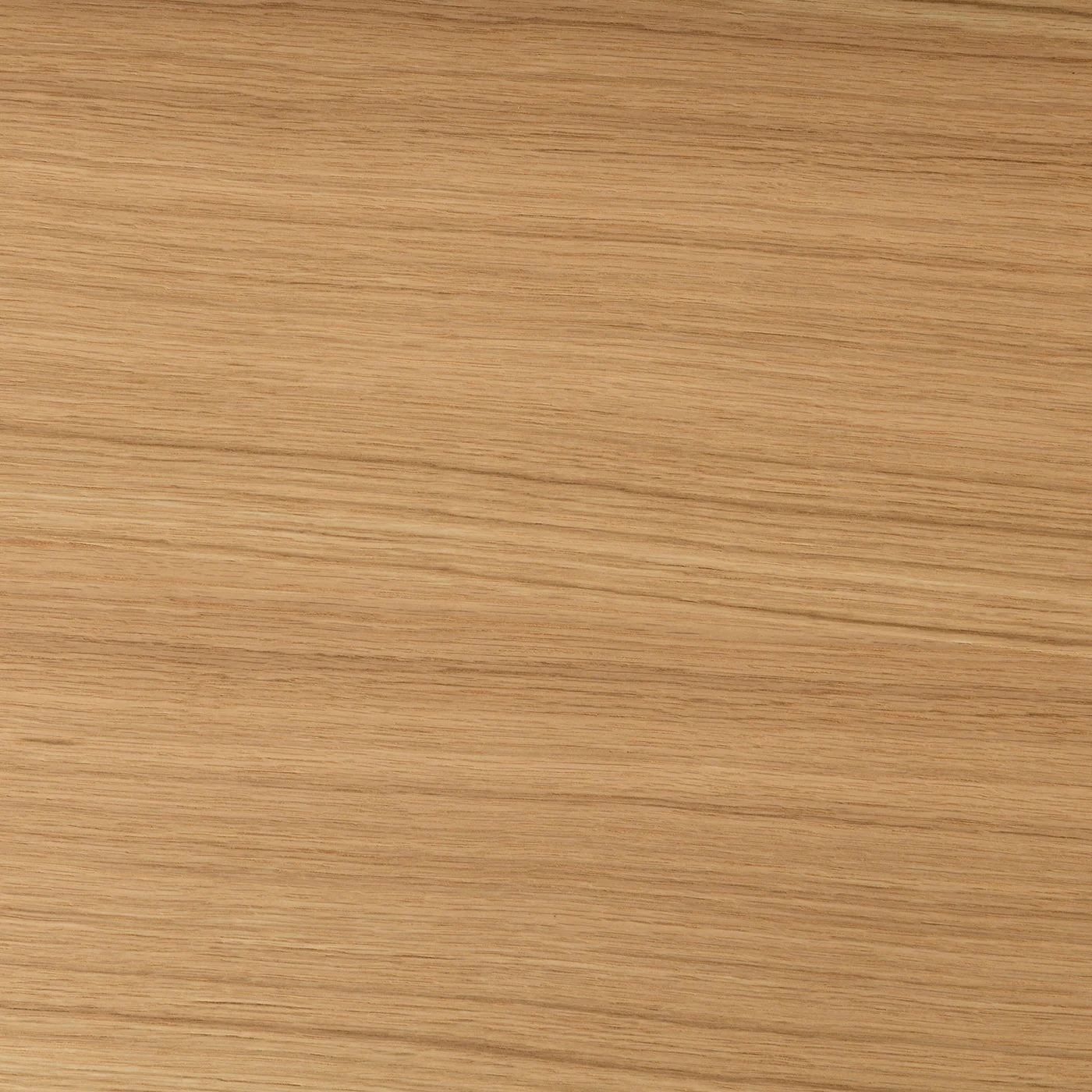 A close-up view of TINY's smooth, light brown wooden surface with natural horizontal grain—ideal as an Alltags-Begleiter or stylish organizer in your daily routine.