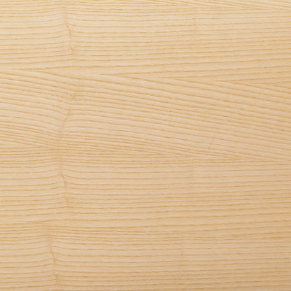 The Tischplatte - Furnier Esche features a light ash veneer with natural horizontal grain patterns, gentle waves, and a smooth, pale beige finish that brings a modern, minimalist touch to any contemporary workspace.